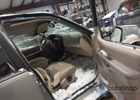 2001 Ford Explorer Eddie Bauer из США, поврежденный, VIN 1FMZU74EX1ZA12031